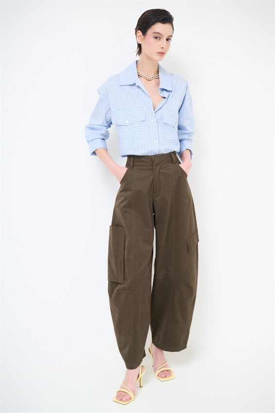 CAMICIA RIGATA CON TASCONI E NODO CELESTE