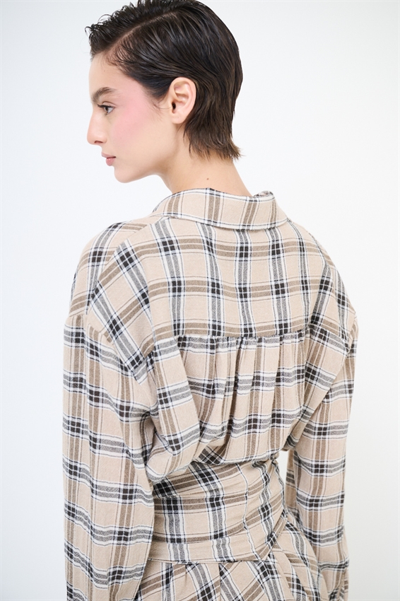 CAMICIA OVER A QUADRI CON PATCH CAMMELLO