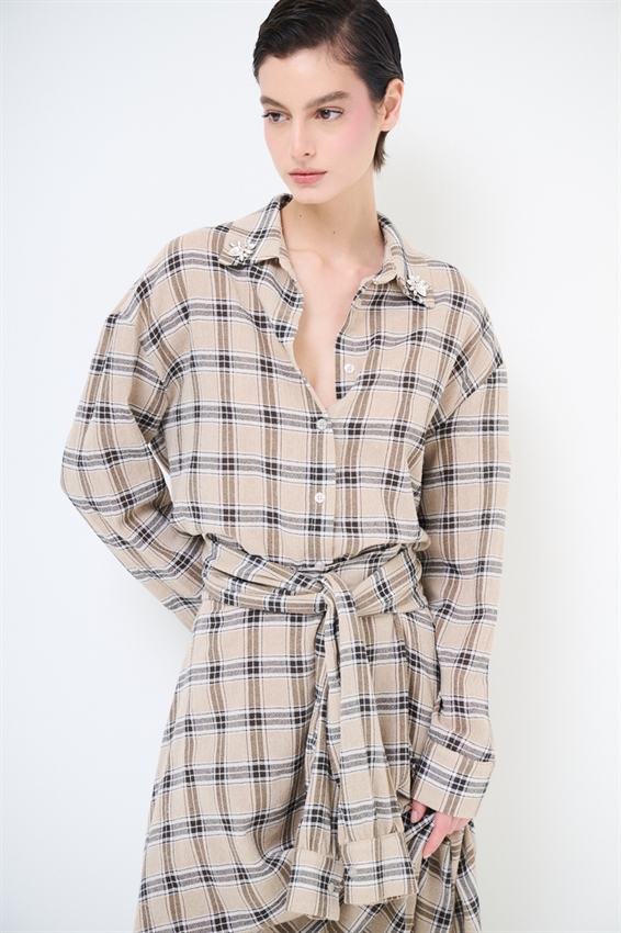 CAMICIA OVER A QUADRI CON PATCH CAMMELLO