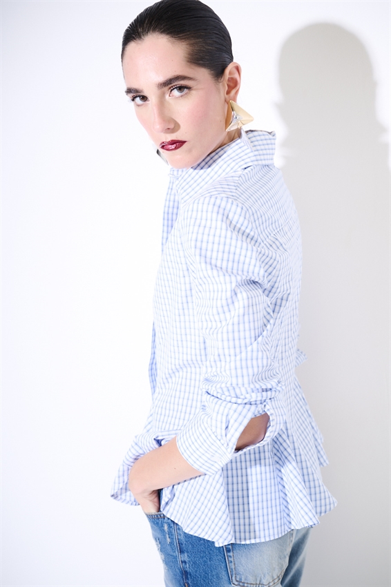 CAMICIA CON PINCES AVVITATA
