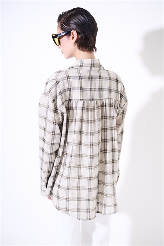 CAMICIA OVER A QUADRI CON PATCH VERDE MILITARE