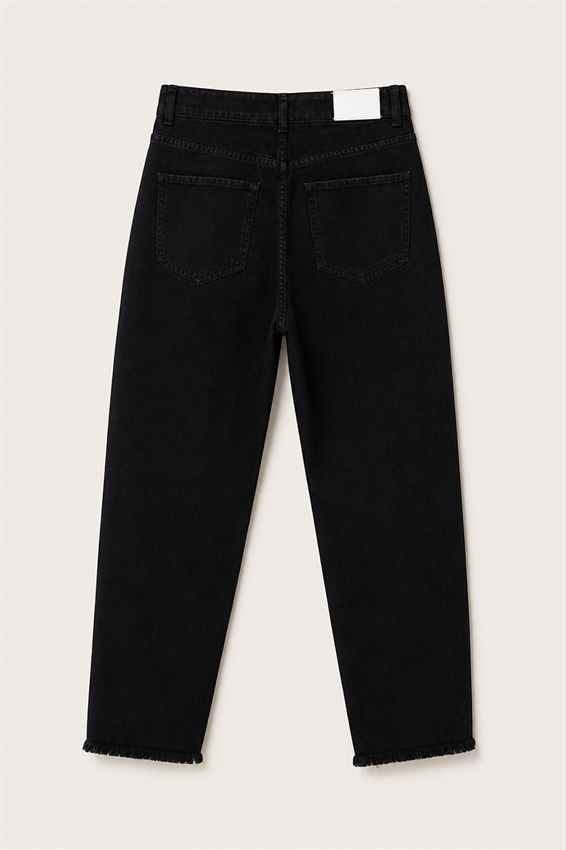 JEANS NERO CON BORCHIE E FONDO TAGLIO VIVO