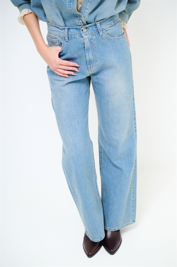 JEANS STRAIGHT FIT A VITA ALTA CON BAFFI