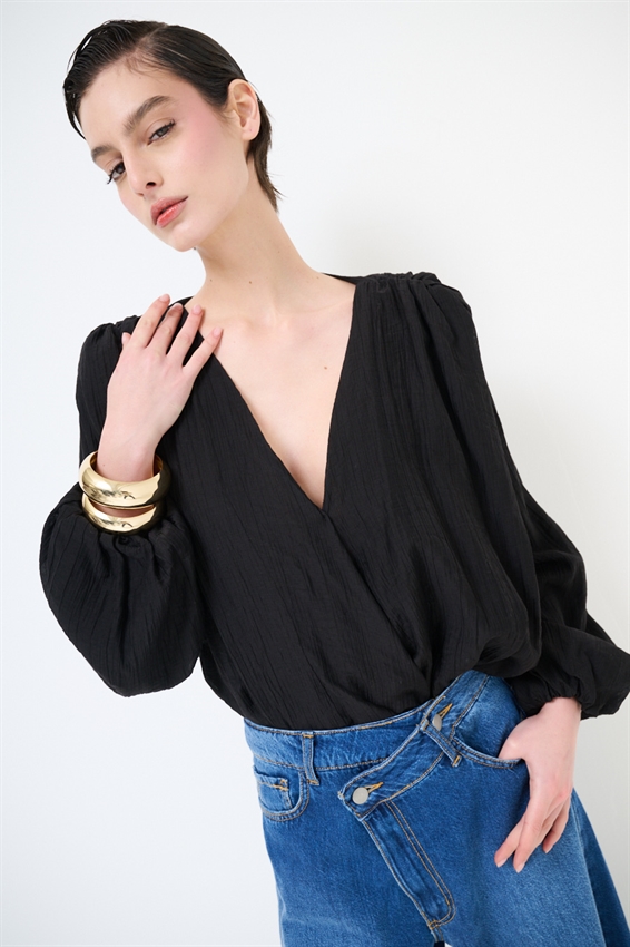 BLUSA CON INCROCIO E SPALLINI NERO