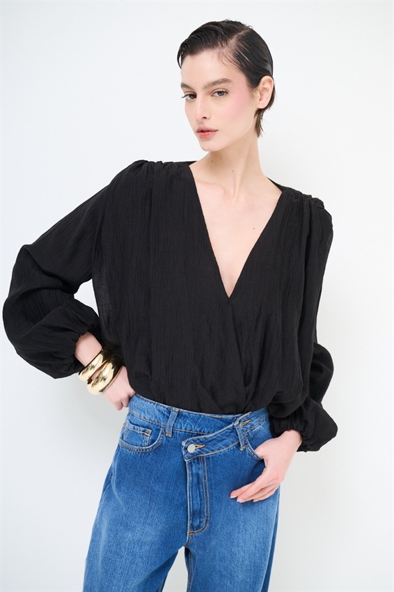 BLUSA CON INCROCIO E SPALLINI NERO