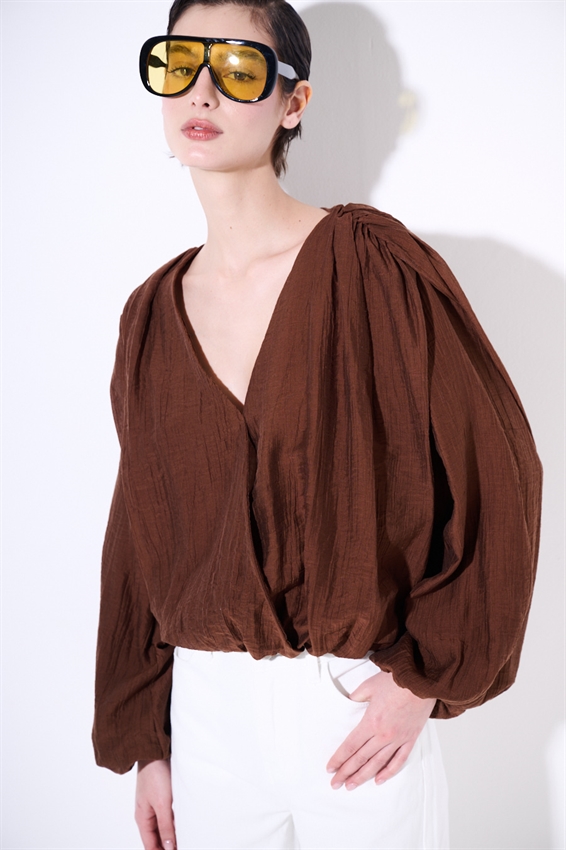 BLUSA CON INCROCIO E SPALLINI MORO