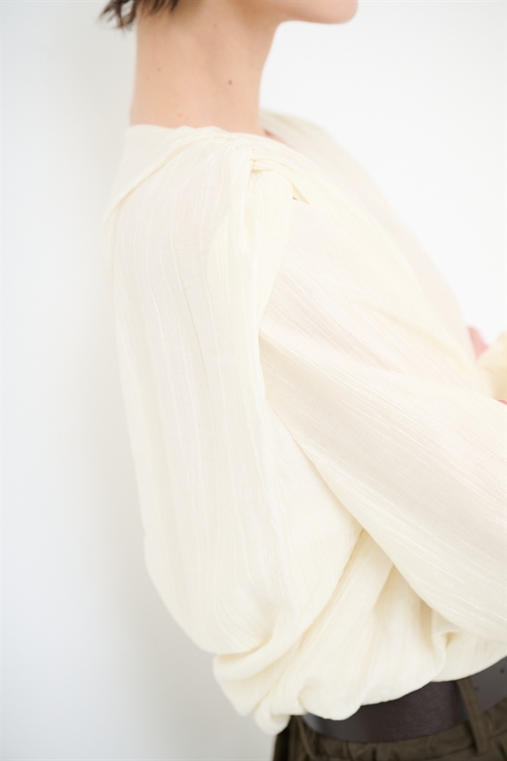 BLUSA CON INCROCIO E SPALLINI PANNA