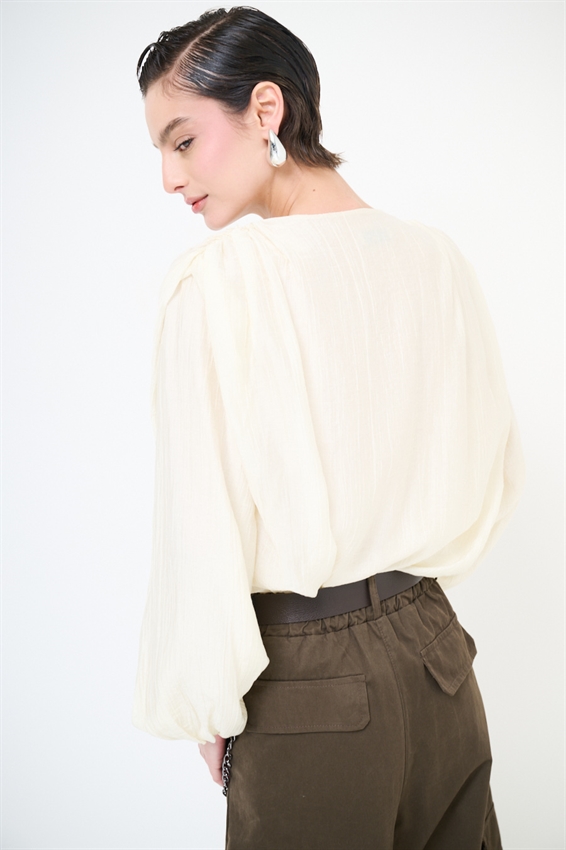 BLUSA CON INCROCIO E SPALLINI PANNA