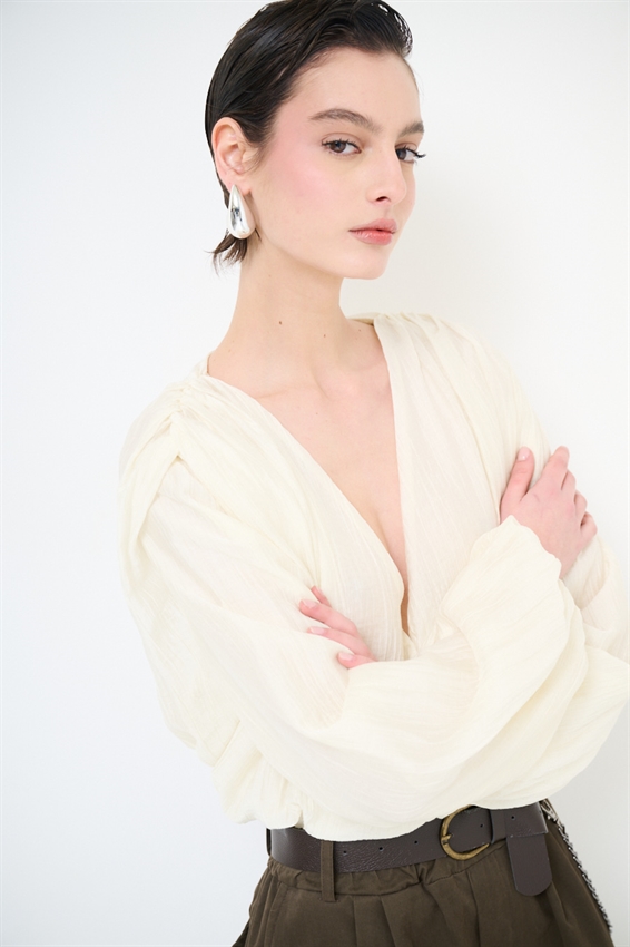 BLUSA CON INCROCIO E SPALLINI PANNA