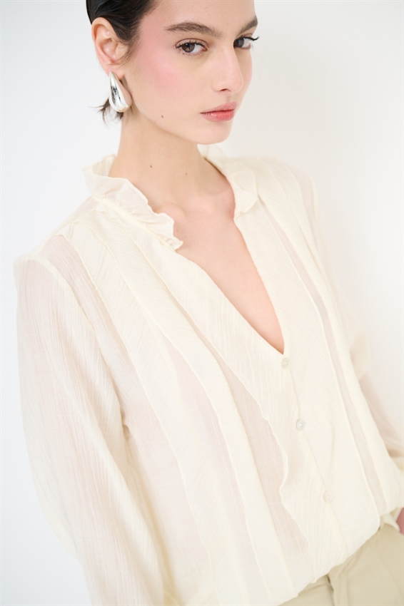 BLUSA CON ROUCHES E BOTTONI PANNA