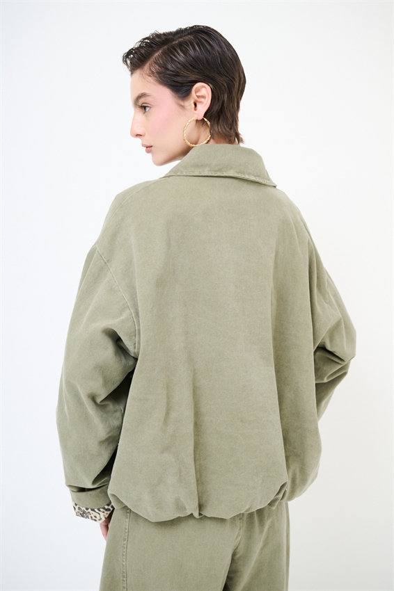 BOMBER OVERSIZE CON FONDO MACULA E SPILLE VERDE MILITARE