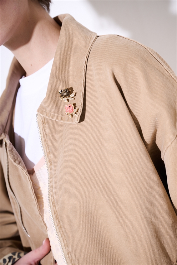 BOMBER OVERSIZE CON FONDO MACULA E SPILLE SABBIA