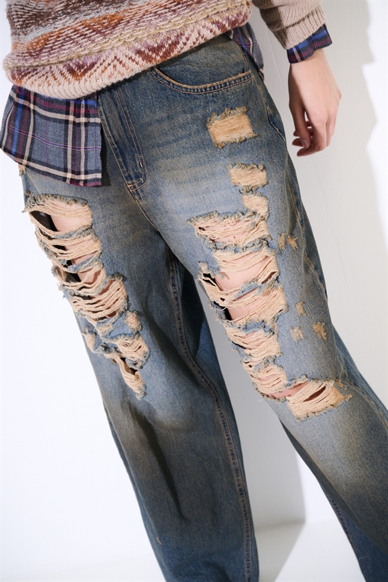 JEANS BAGGY SABBIATO CON ROTTURE
