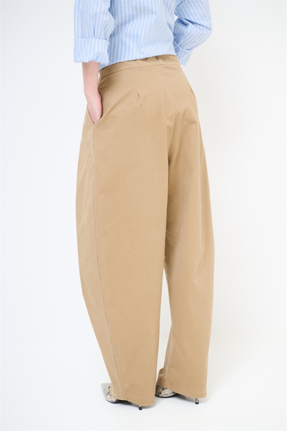 PANTALONE DRITTO CON PIEGA DAVANTI CAMMELLO