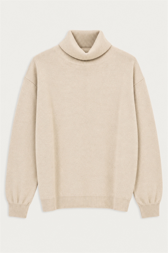 MAGLIA CON COLLO ALTO E SPACCO FONDO