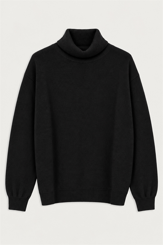MAGLIA CON COLLO ALTO E SPACCO FONDO