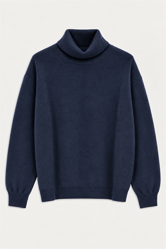 MAGLIA CON COLLO ALTO E SPACCO FONDO