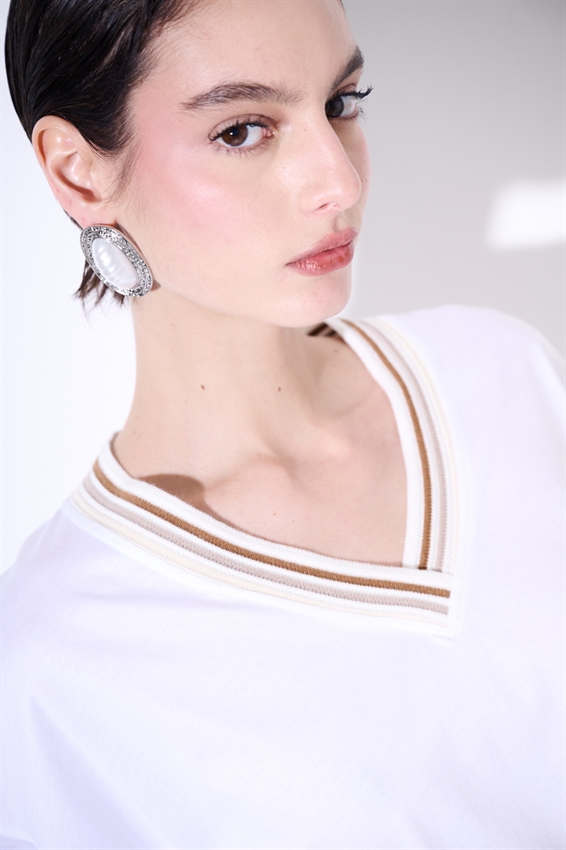 T-SHIRT OVER SCOLLO A V E CON COSTINA BIANCO