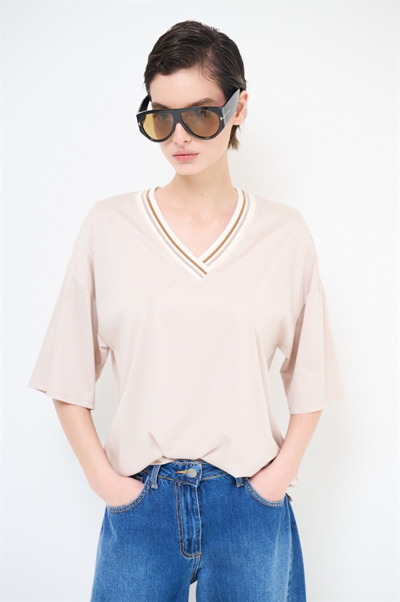 T-SHIRT OVER SCOLLO A V E CON COSTINA BEIGE