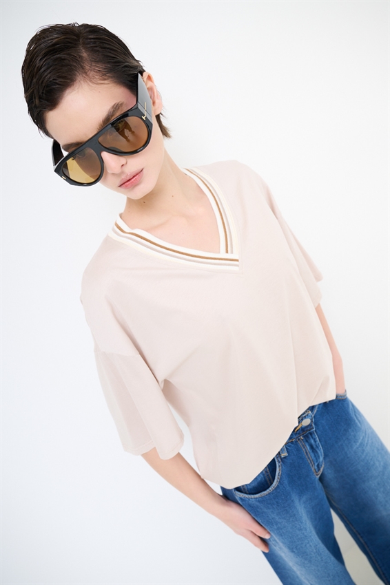 T-SHIRT OVER SCOLLO A V E CON COSTINA BEIGE