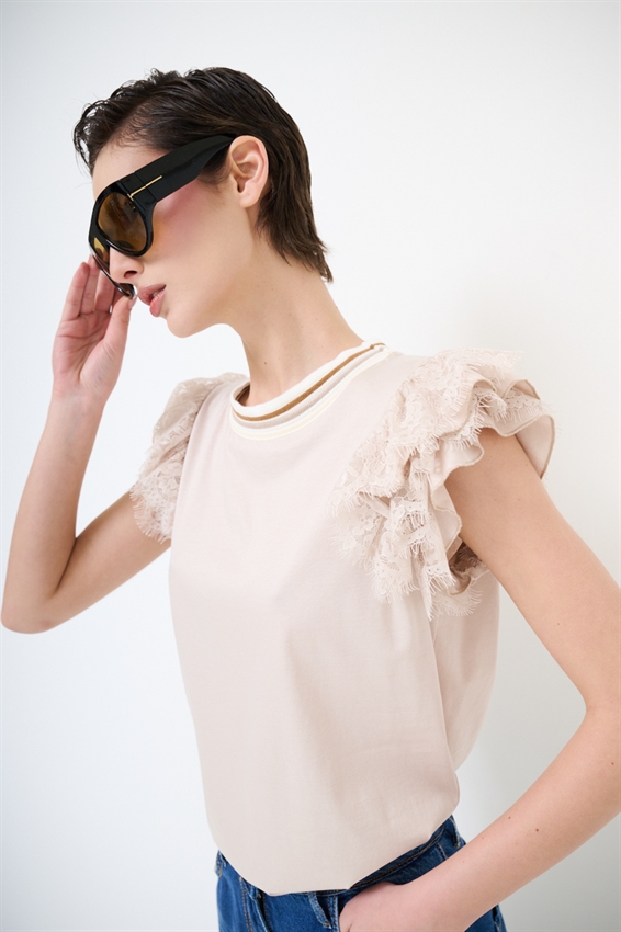 T-SHIRT CON VOLANT PIZZO MANICA + COSTINA BEIGE