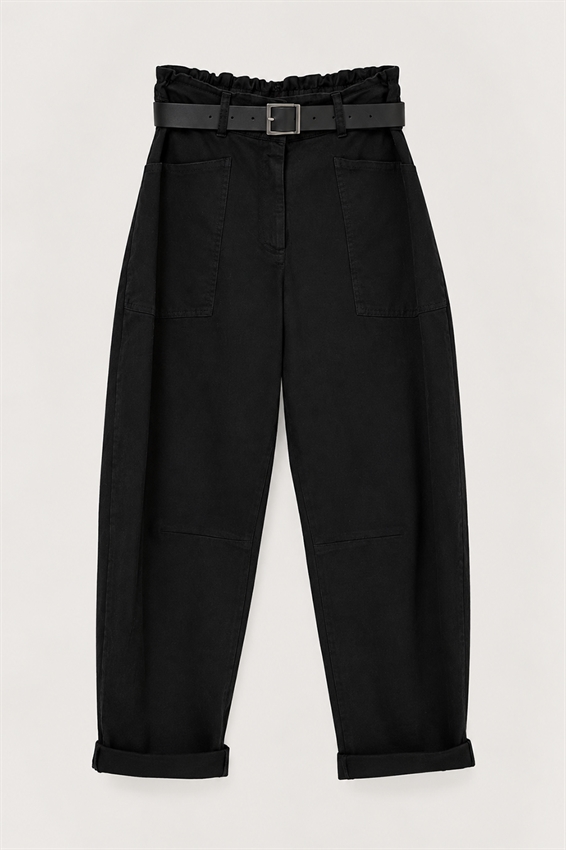PANTALONE CON TASCHE APPLICATE