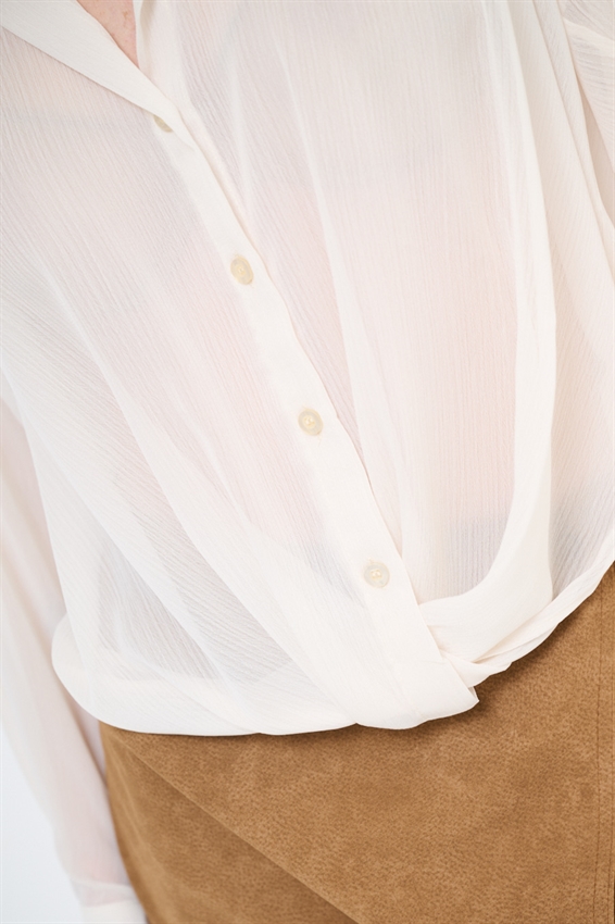 CAMICIA CON RIPRESA DAV. E FONDO A SBUFFO BURRO