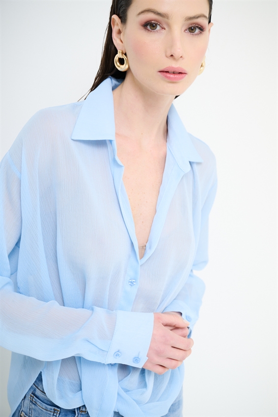 CAMICIA CON RIPRESA DAV. E FONDO A SBUFFO CELESTE