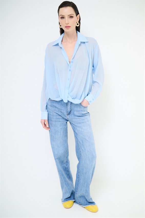 CAMICIA CON RIPRESA DAV. E FONDO A SBUFFO CELESTE