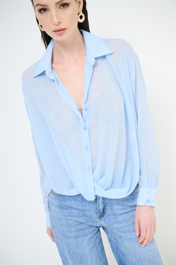 CAMICIA CON RIPRESA DAV. E FONDO A SBUFFO CELESTE