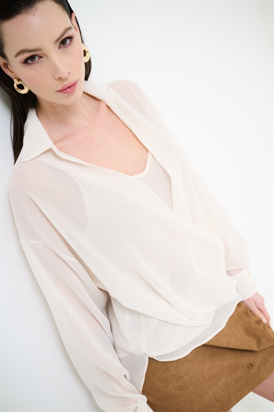 BLUSA CON INCROCIO DAV. E CON CANOTTA BURRO