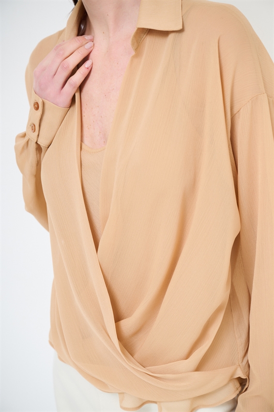 BLUSA CON INCROCIO DAV. E CON CANOTTA OLIO