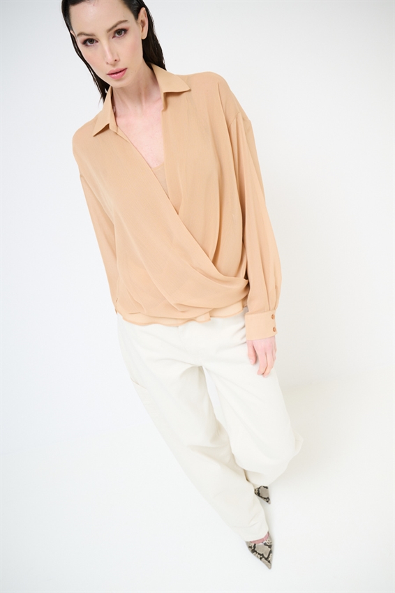 BLUSA CON INCROCIO DAV. E CON CANOTTA OLIO