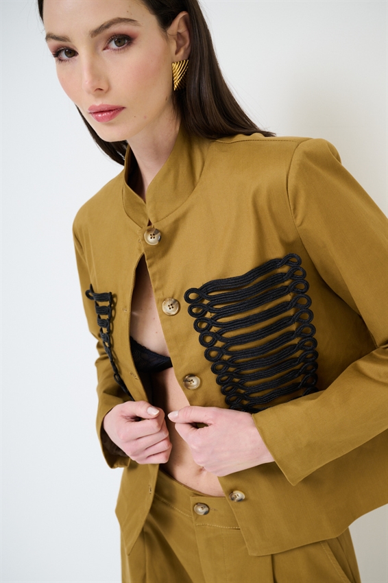 GIACCA CAVALLERIZZA CON APPL. RICAMI NERI CAMMELLO