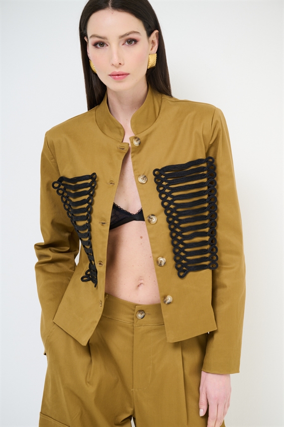 GIACCA CAVALLERIZZA CON APPL. RICAMI NERI CAMMELLO