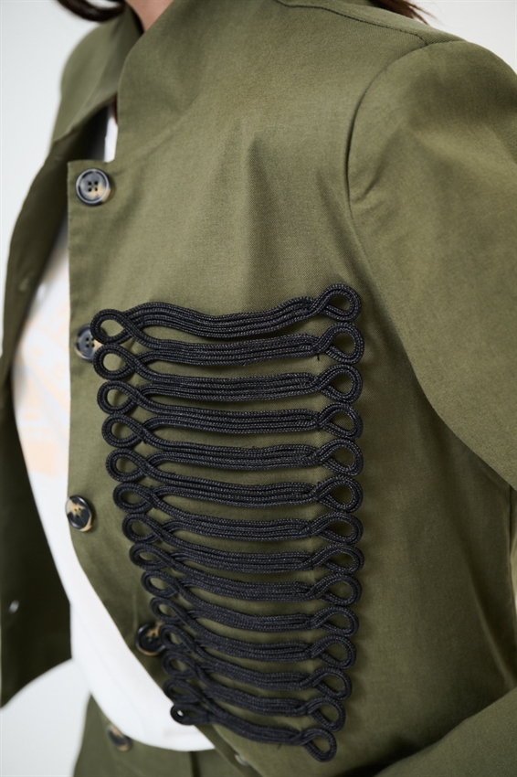 GIACCA CAVALLERIZZA CON APPL. RICAMI NERI VERDE MILITARE