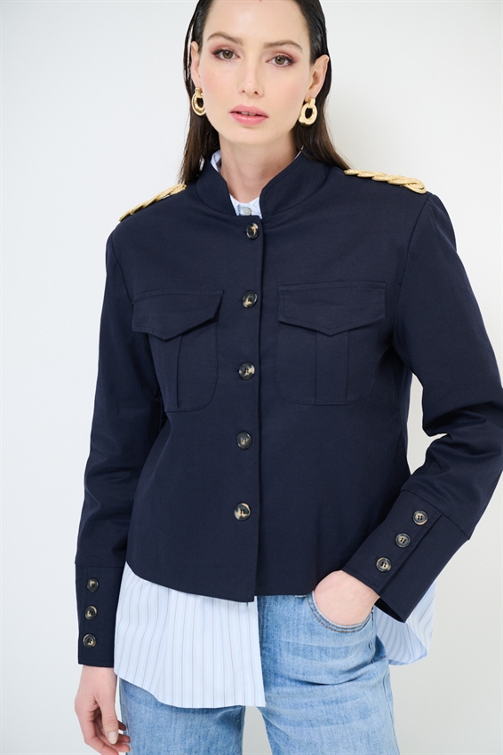 GIACCA CORTA CON TASCHE CARGO E RICAMO SPALLA BLU