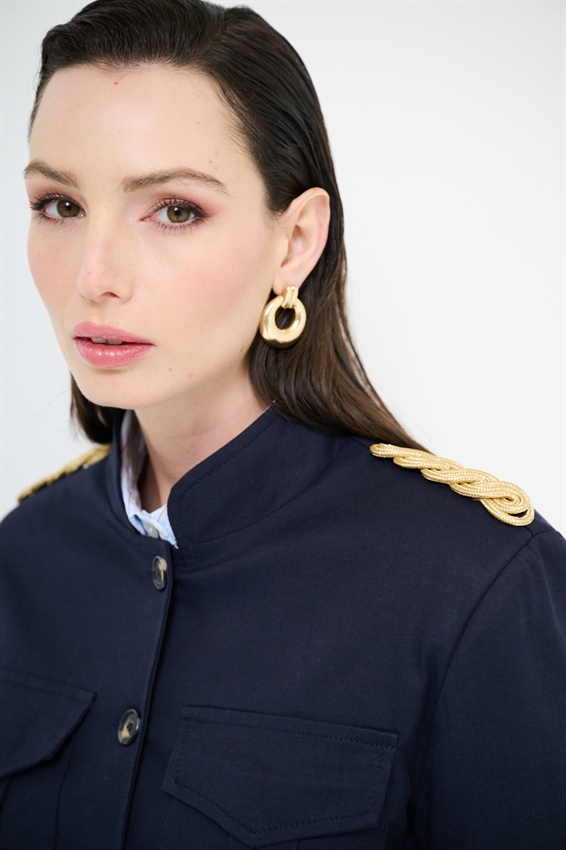 GIACCA CORTA CON TASCHE CARGO E RICAMO SPALLA BLU