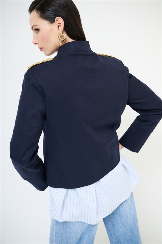 GIACCA CORTA CON TASCHE CARGO E RICAMO SPALLA BLU