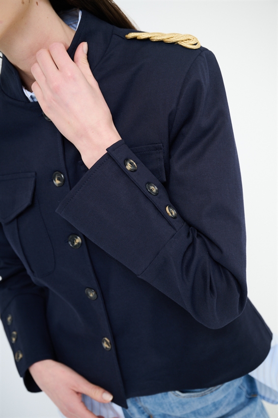 GIACCA CORTA CON TASCHE CARGO E RICAMO SPALLA BLU