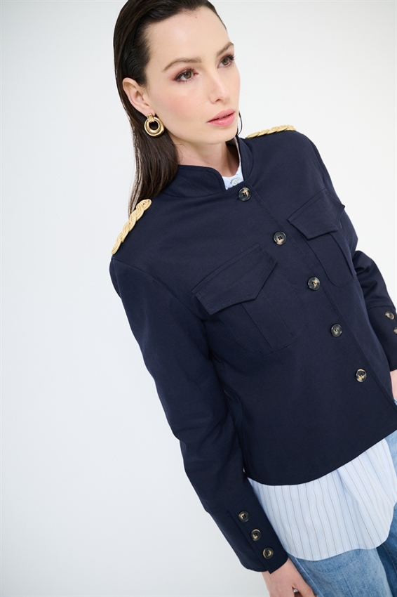 GIACCA CORTA CON TASCHE CARGO E RICAMO SPALLA BLU