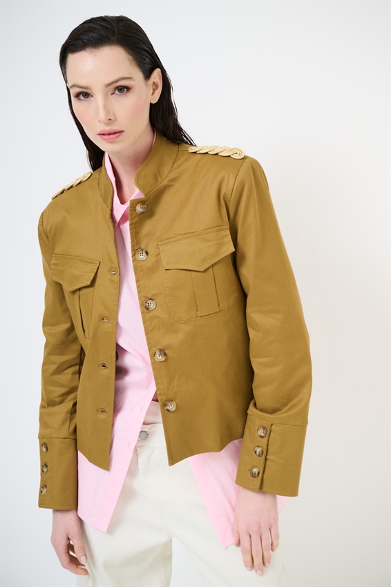 GIACCA CORTA CON TASCHE CARGO E RICAMO SPALLA CAMMELLO