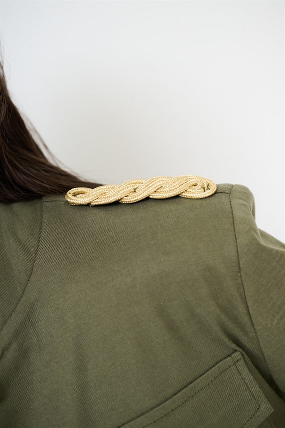 GIACCA CORTA CON TASCHE CARGO E RICAMO SPALLA VERDE MILITARE