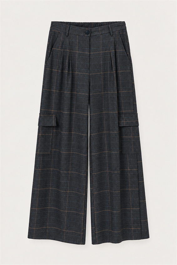 PANTALONE CON TASCONI