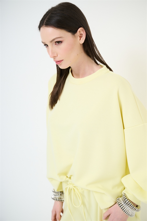 FELPA PARICOLLO OVERSIZE CON SPACCHI IN MODAL GIALLO