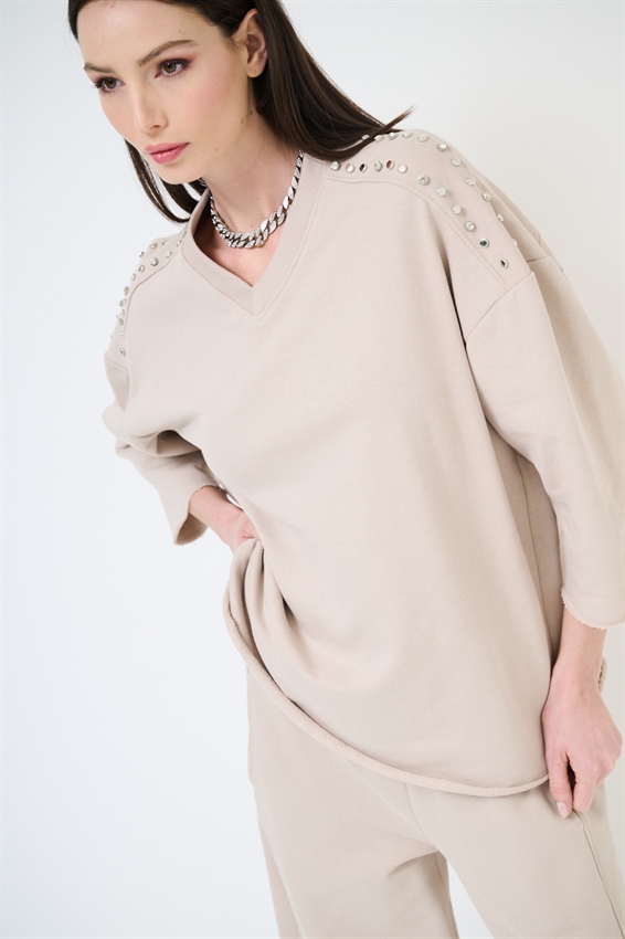 FELPA OVER MEZZA MANICA CON APPLICAZIONI SPALLA SABBIA