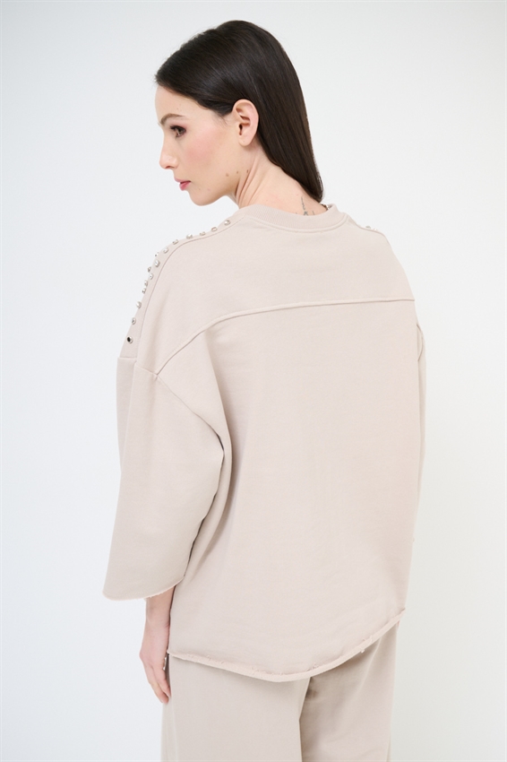 FELPA OVER MEZZA MANICA CON APPLICAZIONI SPALLA SABBIA