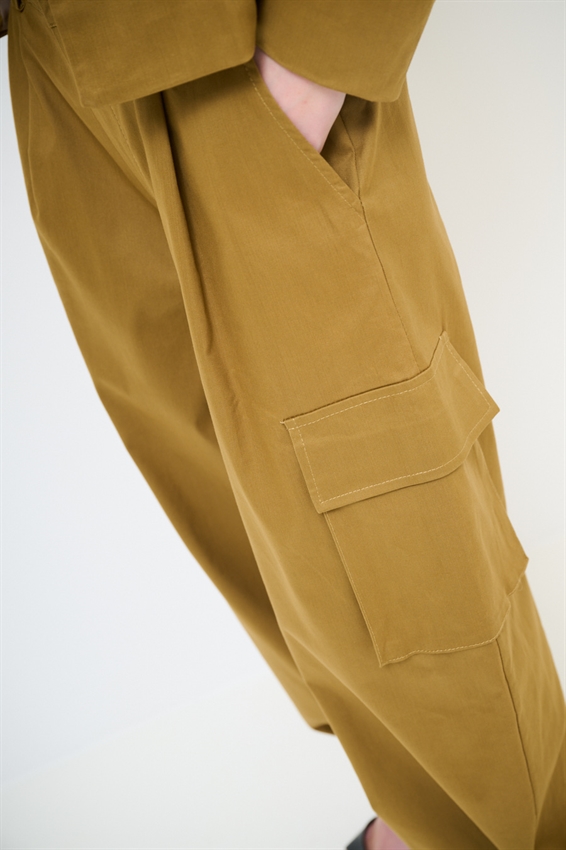 PANTALONE CARGO IN GABARDINA CAMMELLO