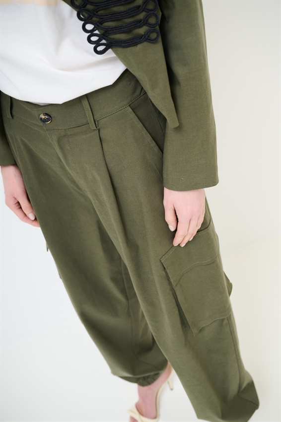 PANTALONE CARGO IN GABARDINA VERDE MILITARE