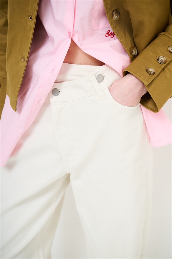 PANTALONE CON ABBOTTONATURA ASIMMETRICA BURRO